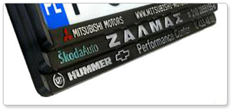 номерні рамки з рельєфним написом